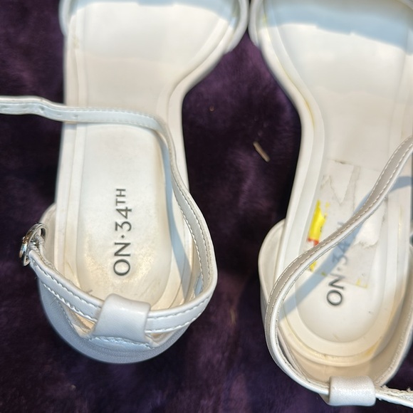 White dress shoes - Picture 2 of 5